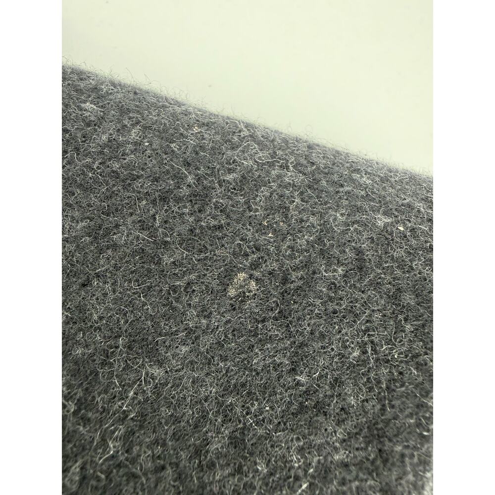Louis Vuitton Reykjavik Scarf 100% Cashmere in Black and Grey - Picture 7 of 10